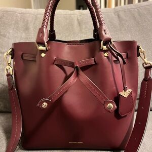 MICHAEL KORS BLAKELY LEATHER BUCKET